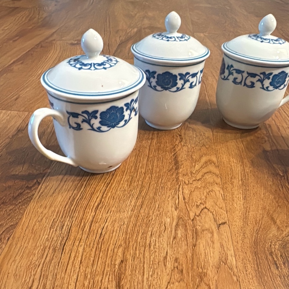 Chinese Style 3 Lidded Mugs with Blue Flowers - Picture 2 of 7